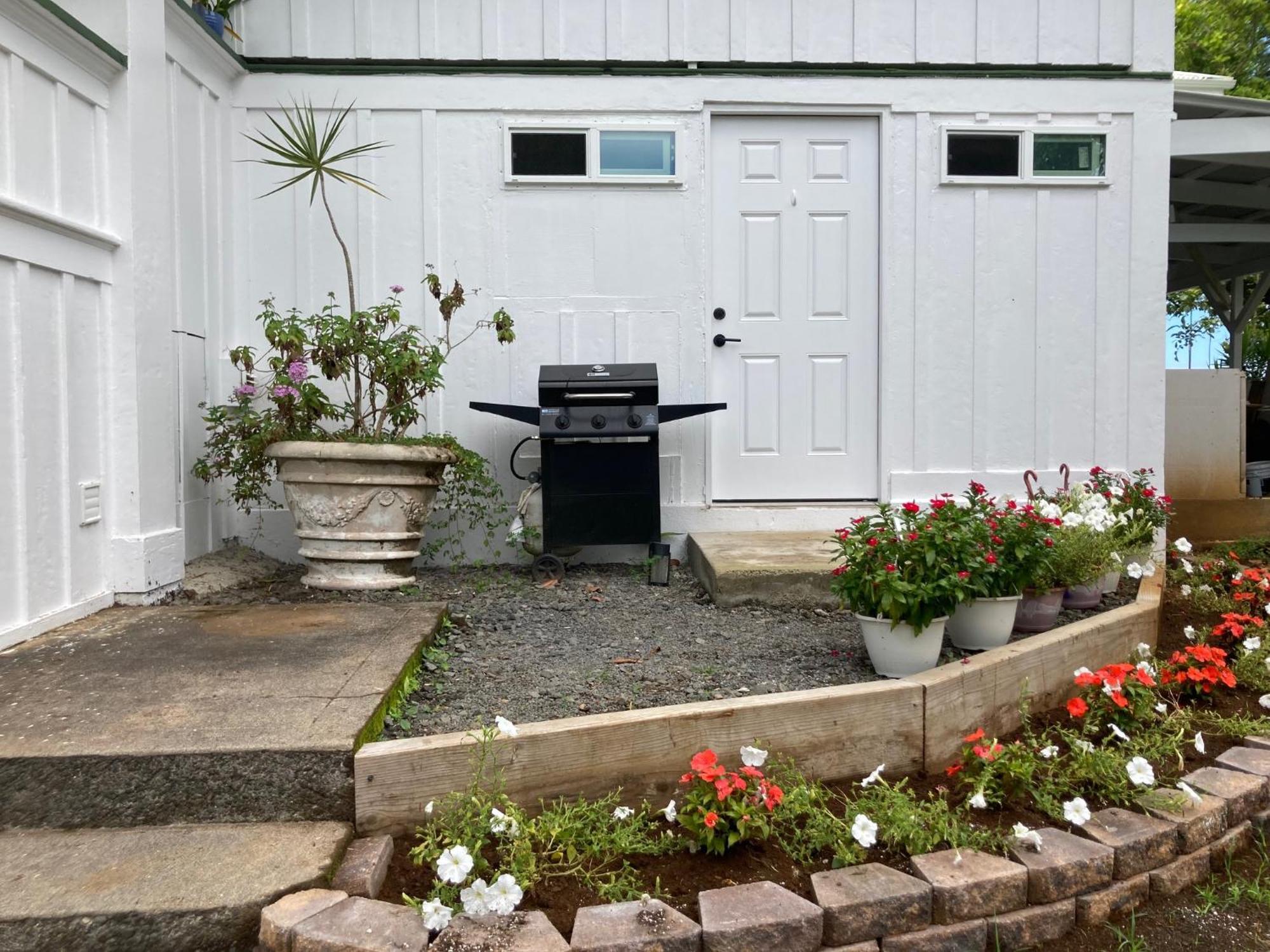 Hilo Bay Oceanfront Bed And Breakfast Exterior photo
